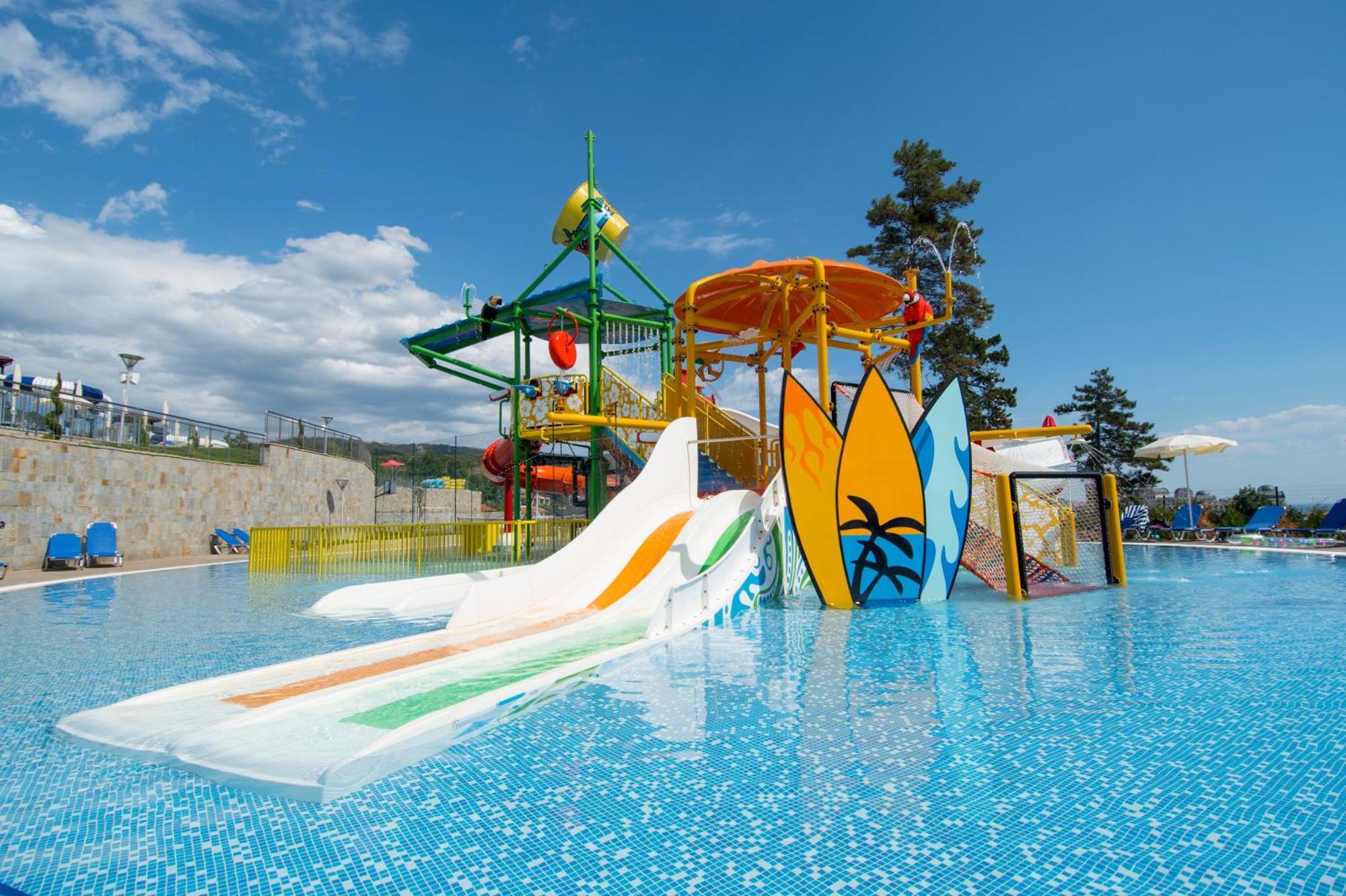 Nevis Resort & Aqua Park Napospart Kültér fotó